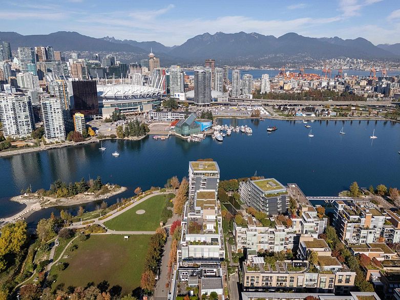 805 1616 Columbia Street