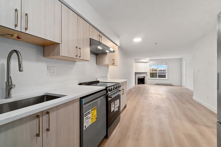 308 2928 Commercial Drive