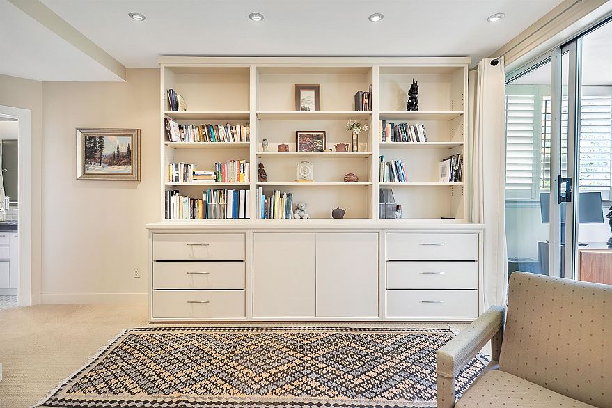 302 2015 Beach Avenue