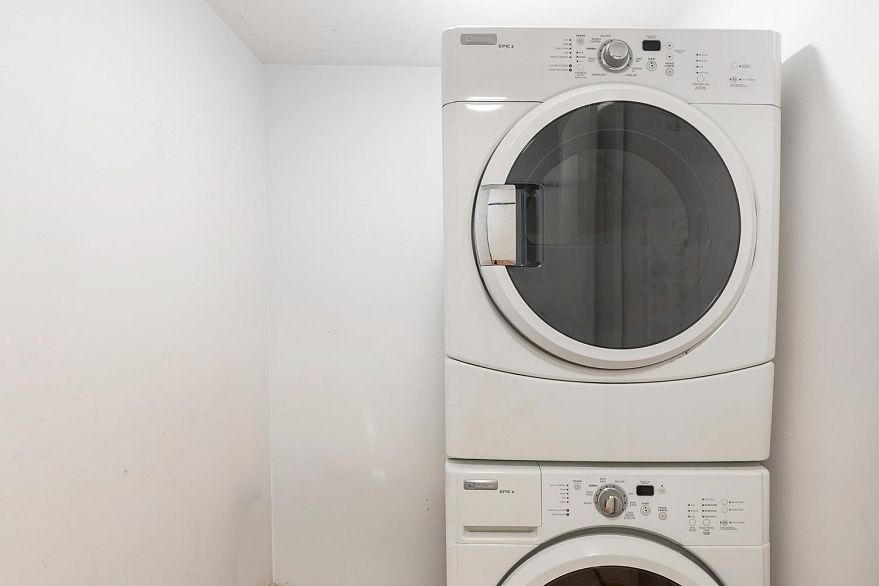 203 876 W 14th Avenue