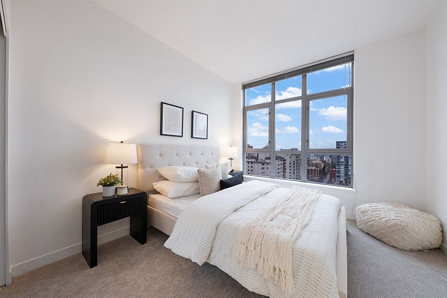 1802 1050 Smithe Street