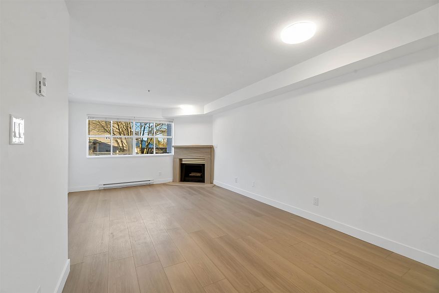 209 2928 Commercial Drive