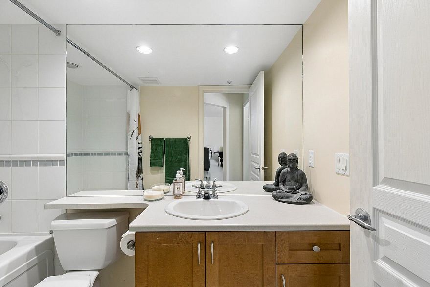 211 2161 W 12th Avenue