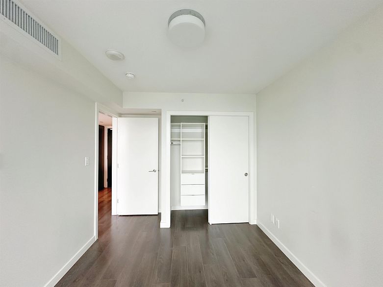 1907 8189 Cambie Street