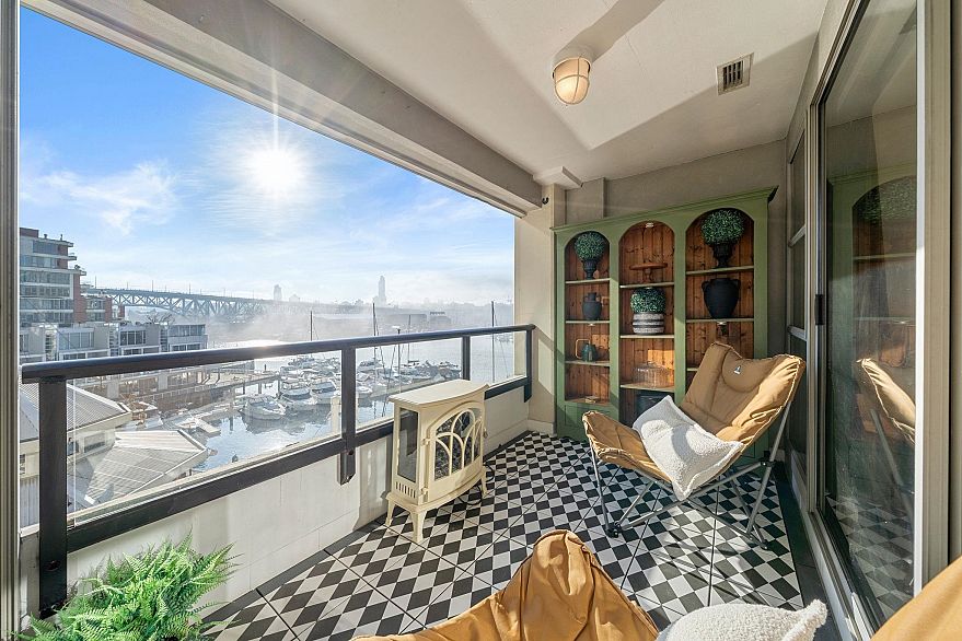 302 1008 Beach Avenue