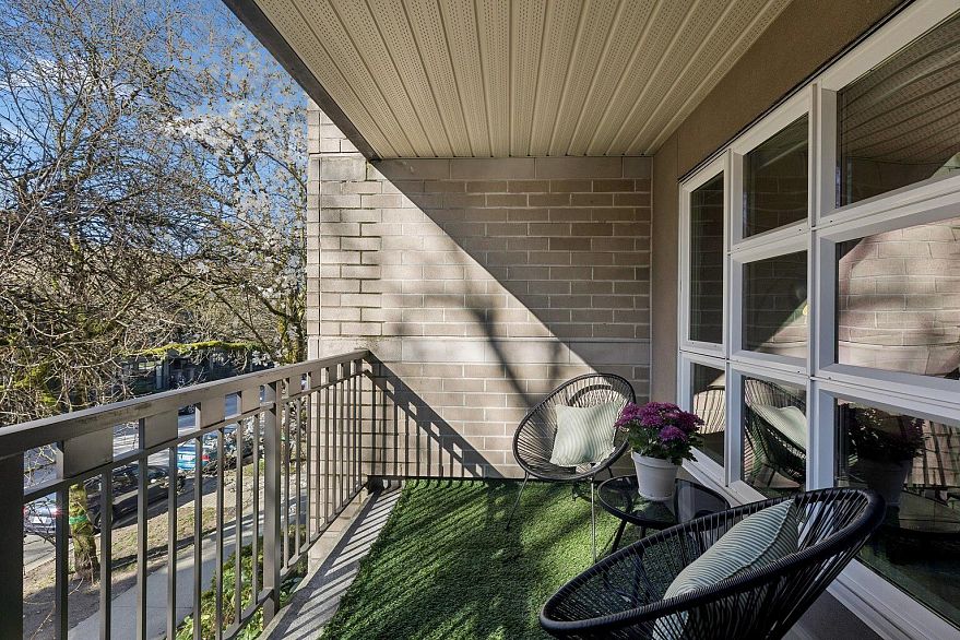 211 2161 W 12th Avenue