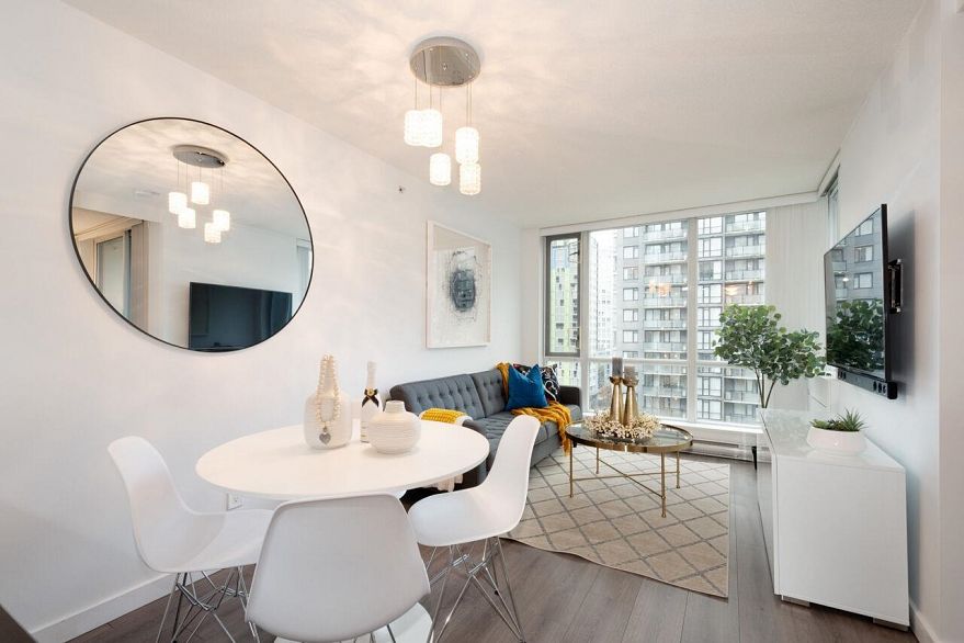 1205 1082 Seymour Street