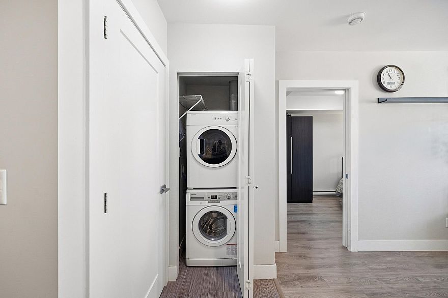 302 3939 Knight Street