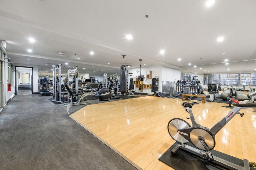 2403 969 Richards Street