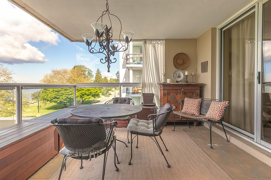 302 2015 Beach Avenue