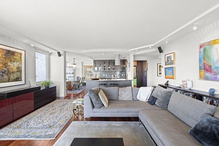 402 1575 Beach Avenue