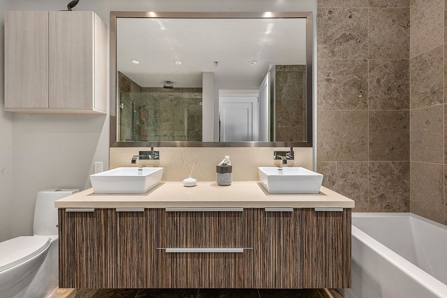 805 1616 Columbia Street