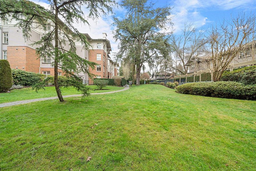 218 2083 W 33 Avenue