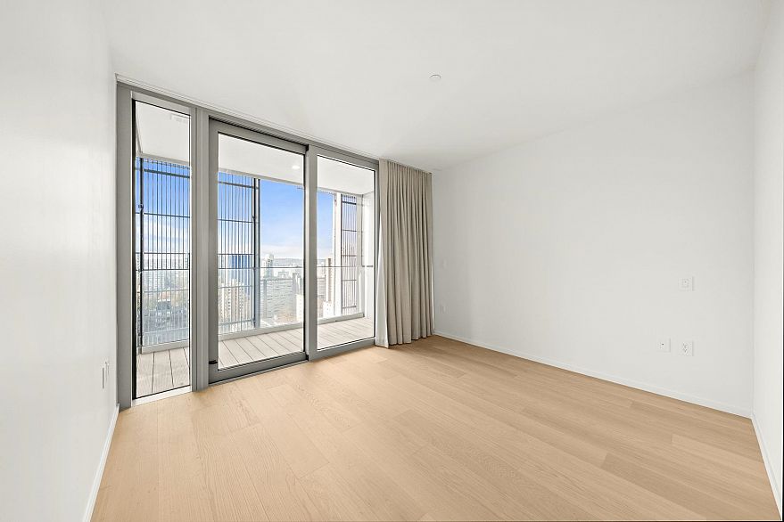 2004 1568 Alberni Street