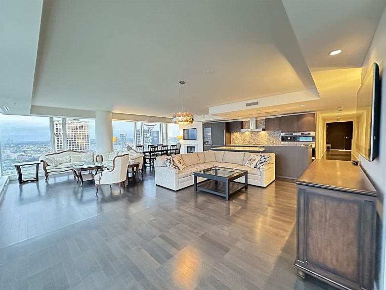 3301 1011 W Cordova Street