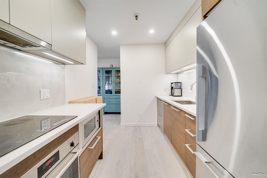 F7 1100 W 6th Avenue