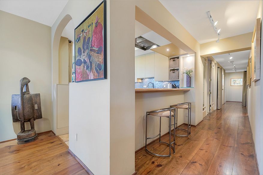 302 2015 Beach Avenue