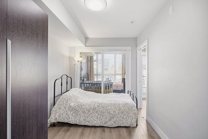 302 3939 Knight Street