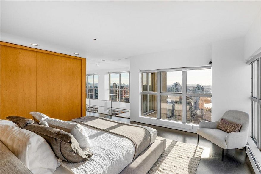 PH 2801 1238 Richards Street