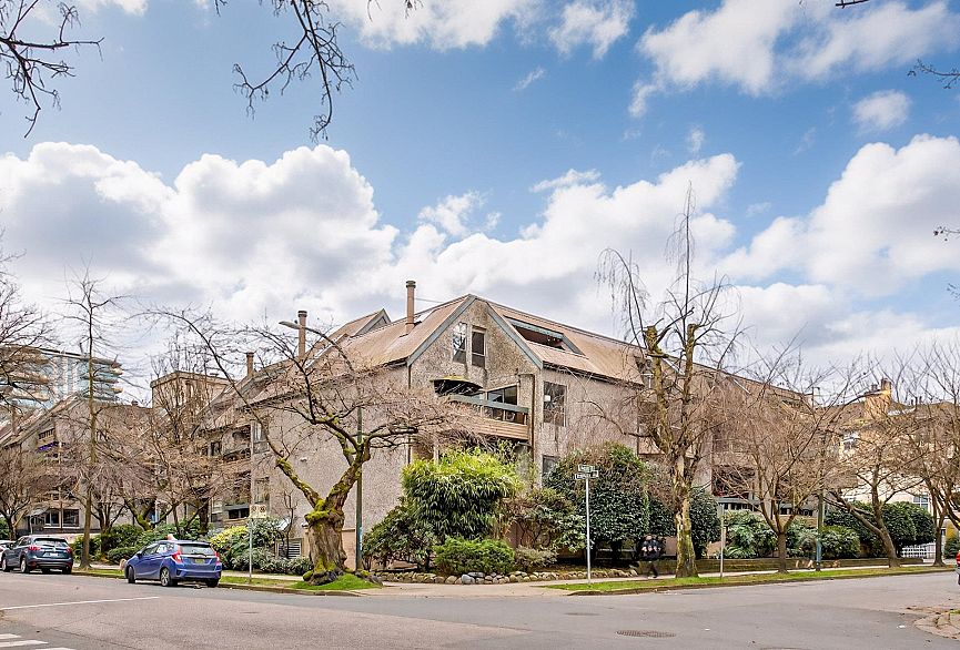 318 1500 Pendrell Street