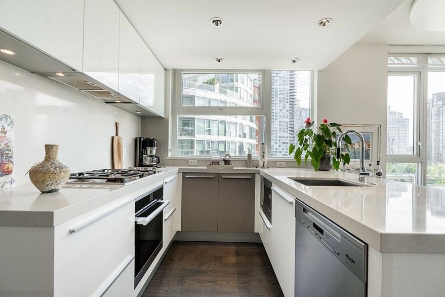 707 1351 Continental Street