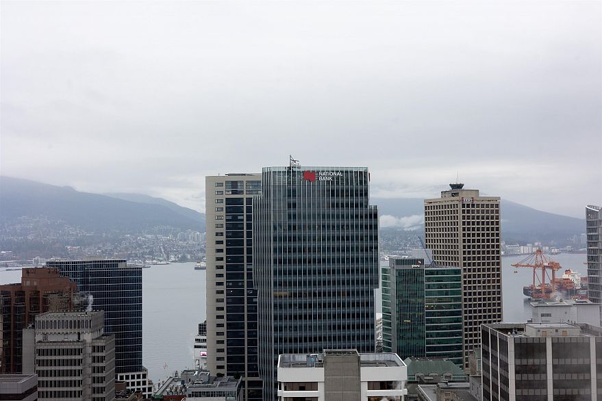 2702 667 Howe Street