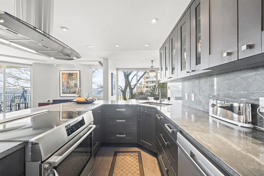 402 1575 Beach Avenue