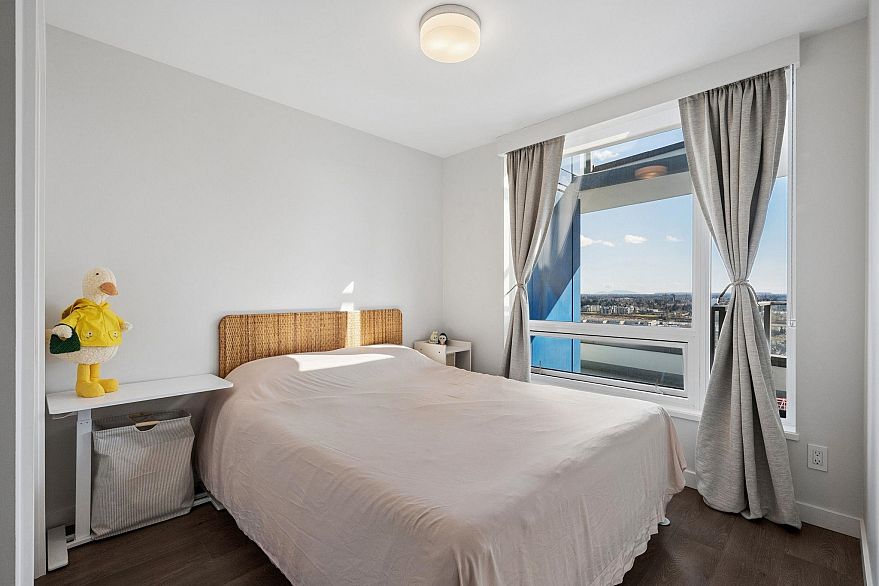 1909 8189 Cambie Street