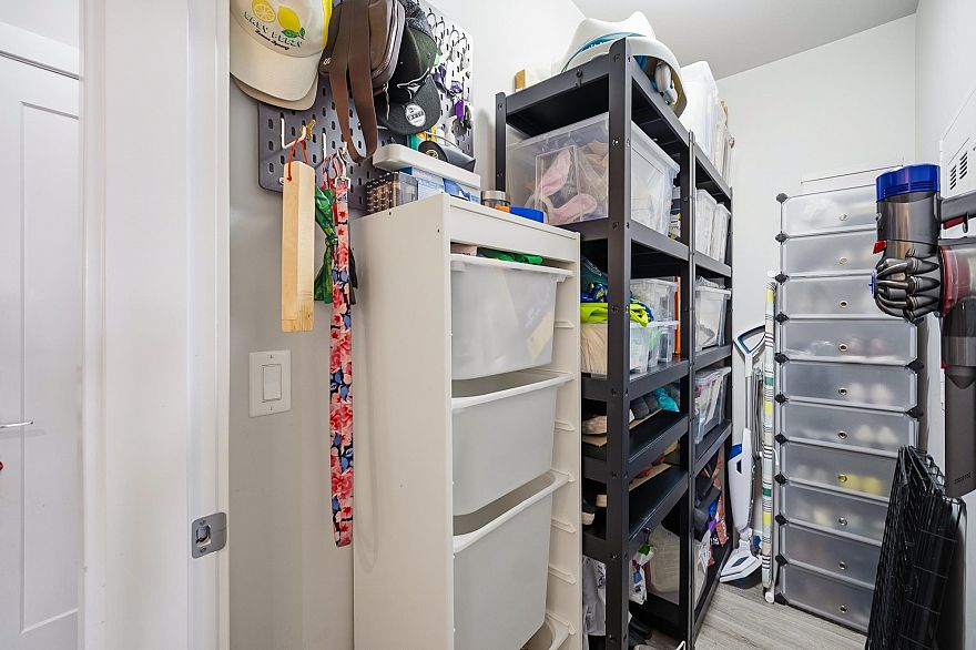 302 3939 Knight Street