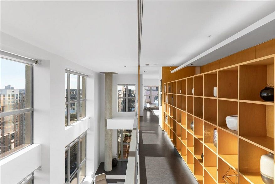 PH 2801 1238 Richards Street