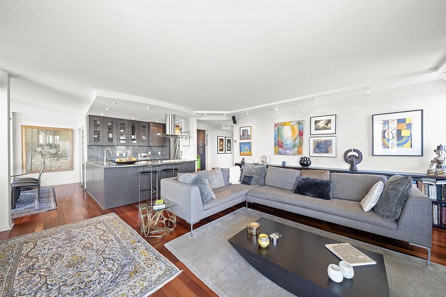 402 1575 Beach Avenue