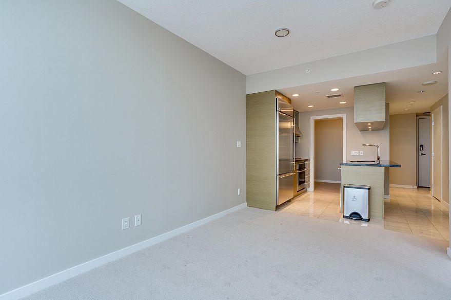 3105 833 Seymour Street