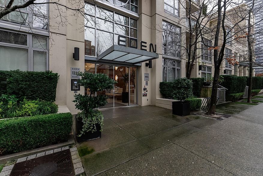 1102 1225 Richards Street