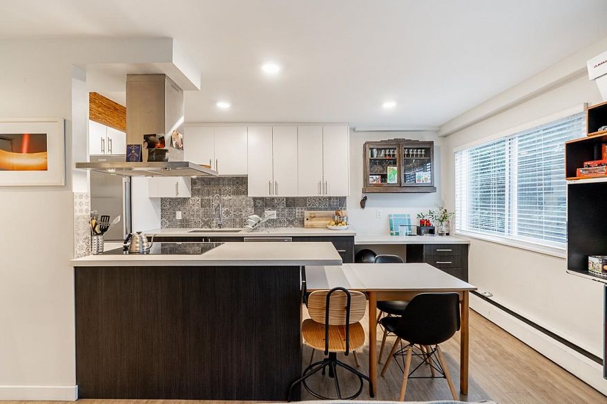 213 36 E 14th Avenue