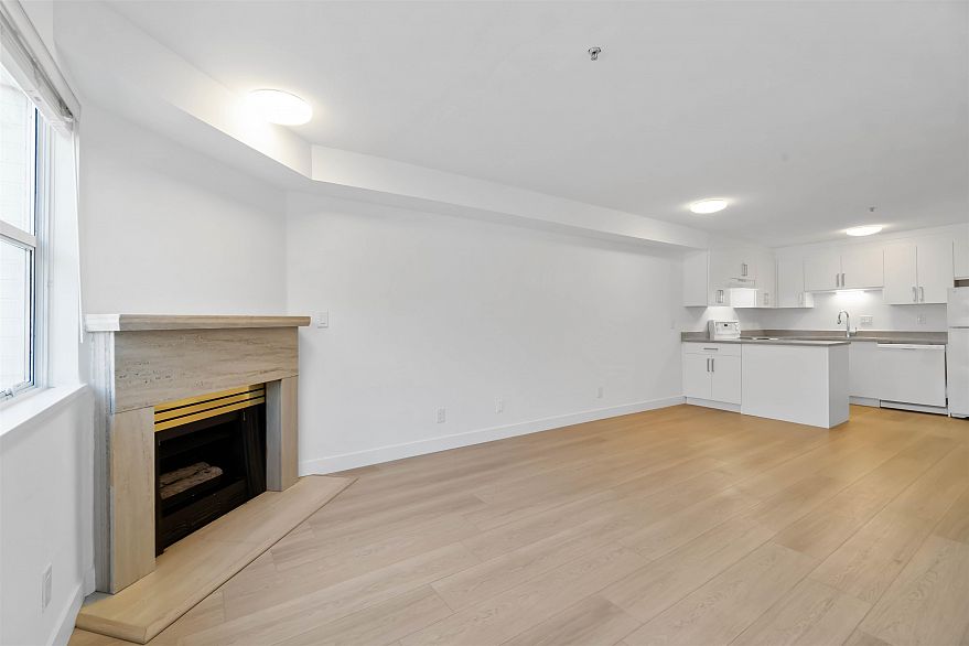 209 2928 Commercial Drive