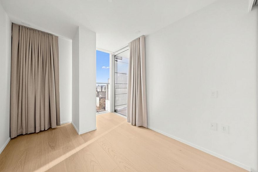 2004 1568 Alberni Street