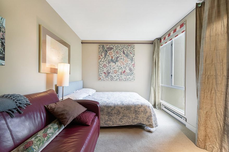 302 2015 Beach Avenue