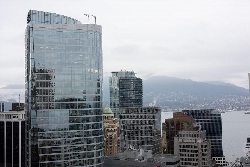 2702 667 Howe Street