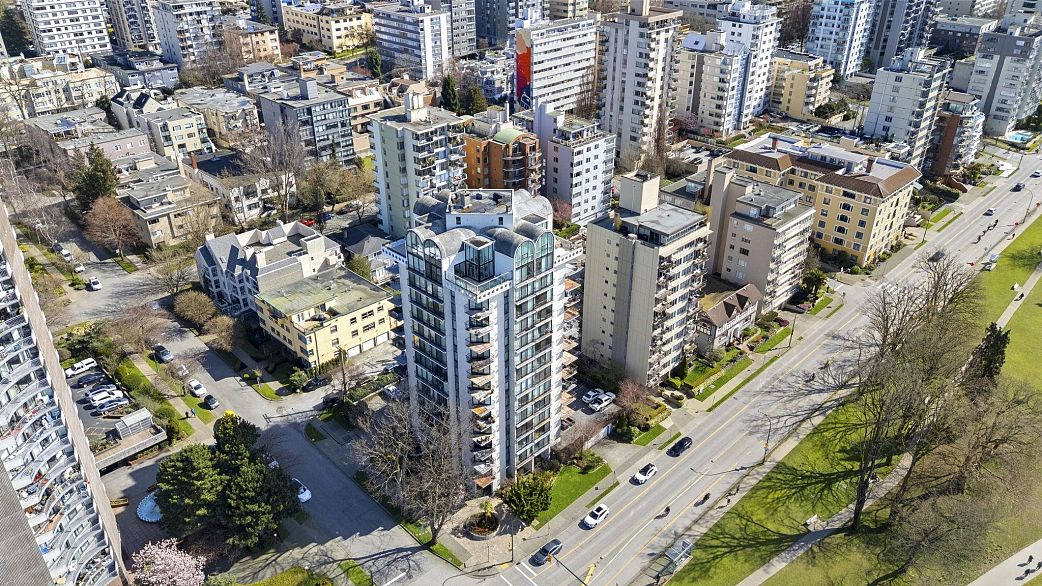 402 1575 Beach Avenue