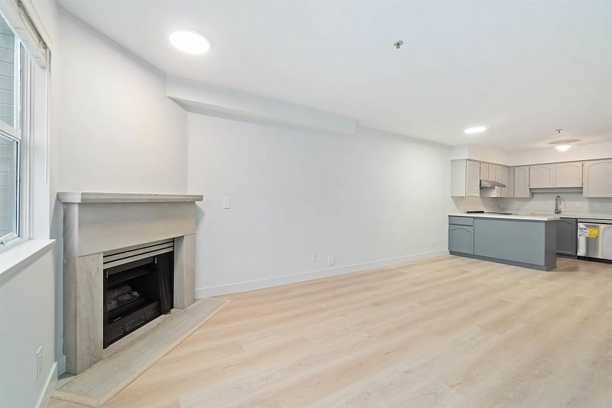 307 2928 Commercial Drive