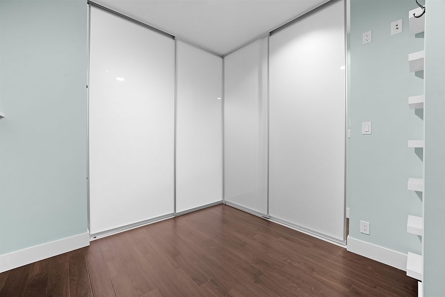 208 2250 Commercial Drive