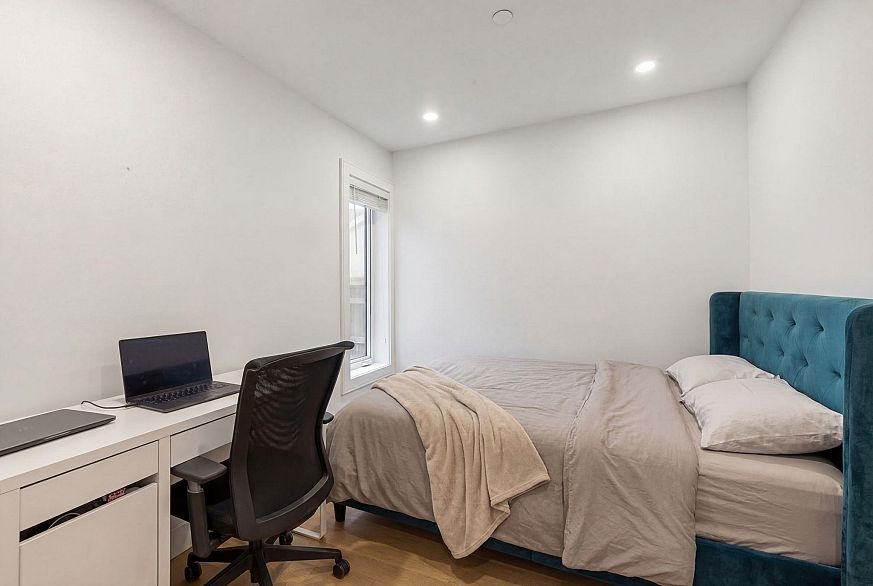 2885 E Georgia Street