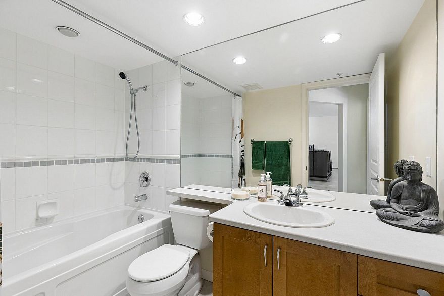 211 2161 W 12th Avenue