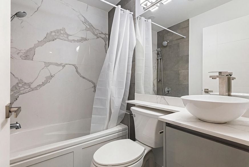 2885 E Georgia Street