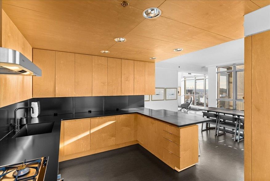 PH 2801 1238 Richards Street