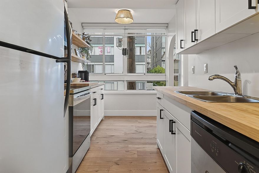 202 1280 Nicola Street