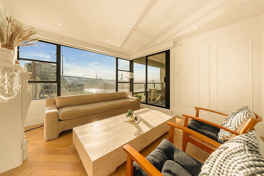 302 1008 Beach Avenue