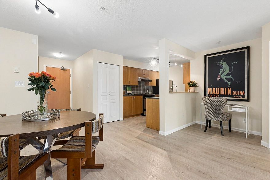 211 2161 W 12th Avenue