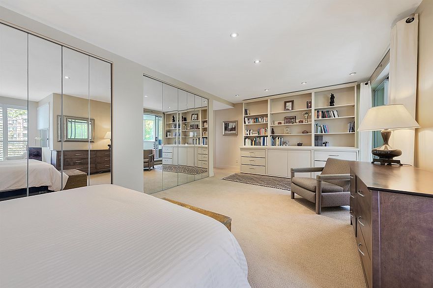 302 2015 Beach Avenue