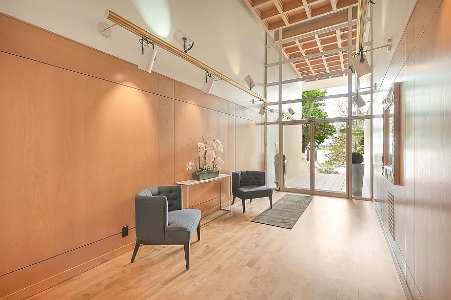 302 2015 Beach Avenue